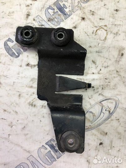 Крепление бочка гур Nissan Murano z50