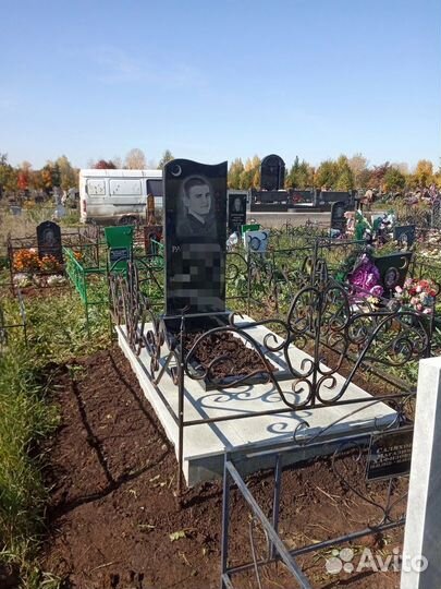 Памятники из черного гранита