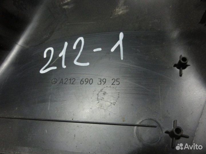 Обшивка стойки средняя левая нижняя Mercedes-Benz