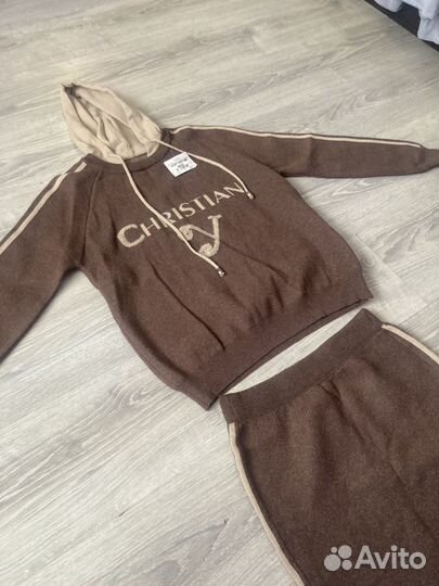 Костюм женский