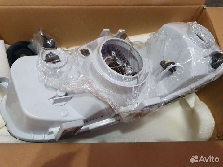 Фара передняя Honda Civic Англия VI поколение