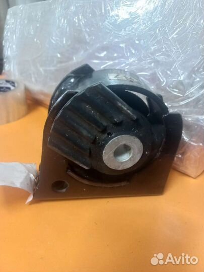 Опора двигателя передняя Toyota Rav 4
