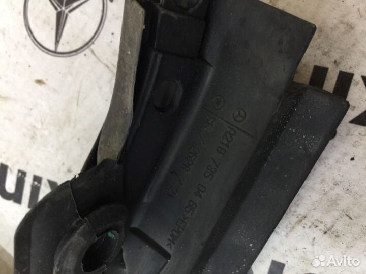 Молдинг стекла задний правый Mercedes Cls-Class