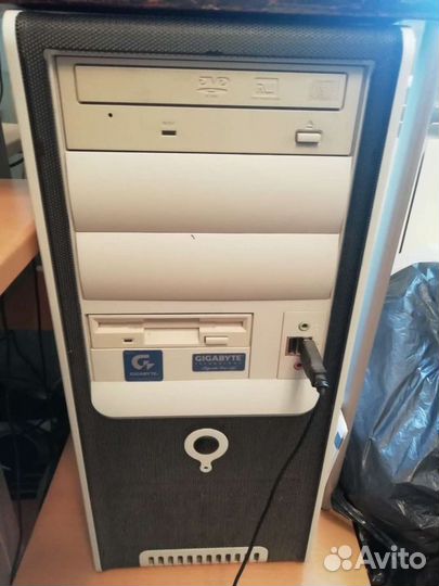 Компьютерный стол