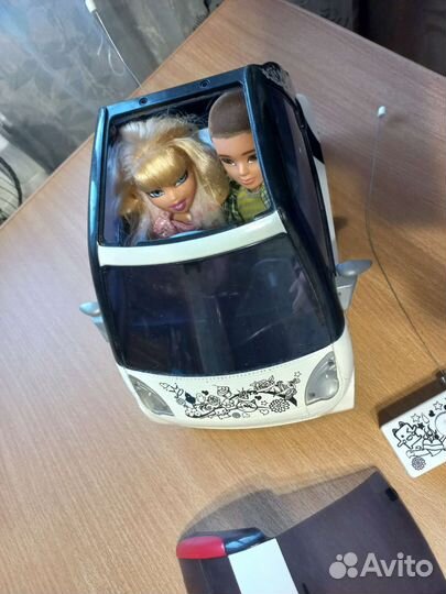 Машина Moxie на пульте управления для куклы мокси