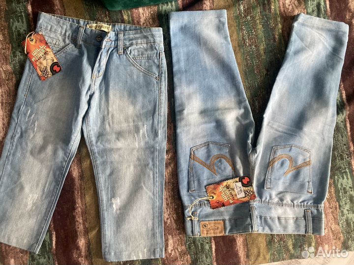 Двое одинаковых шорт