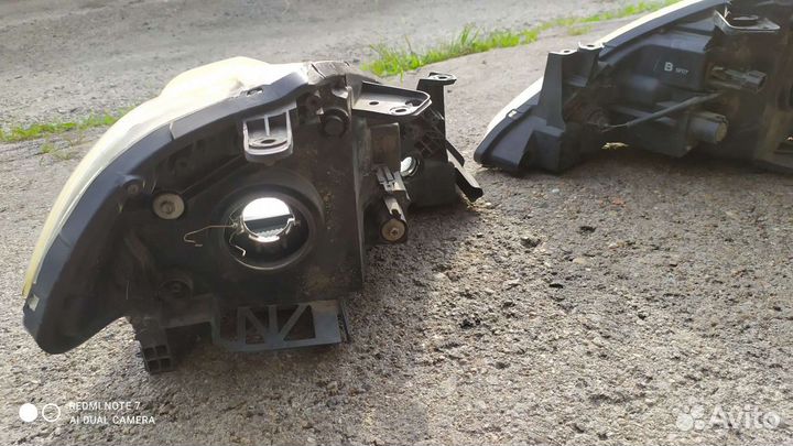 Фары Nissan Tiida