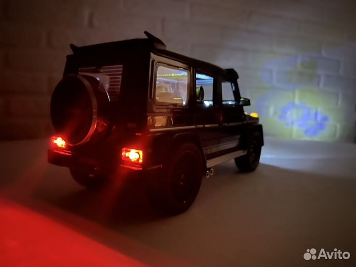 Машинка гелик с дымом 28 см новая