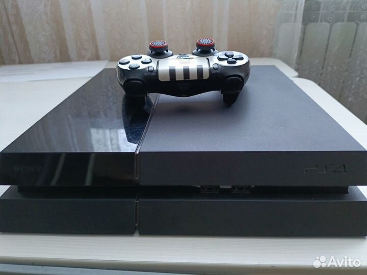 Игровая приставка ps4
