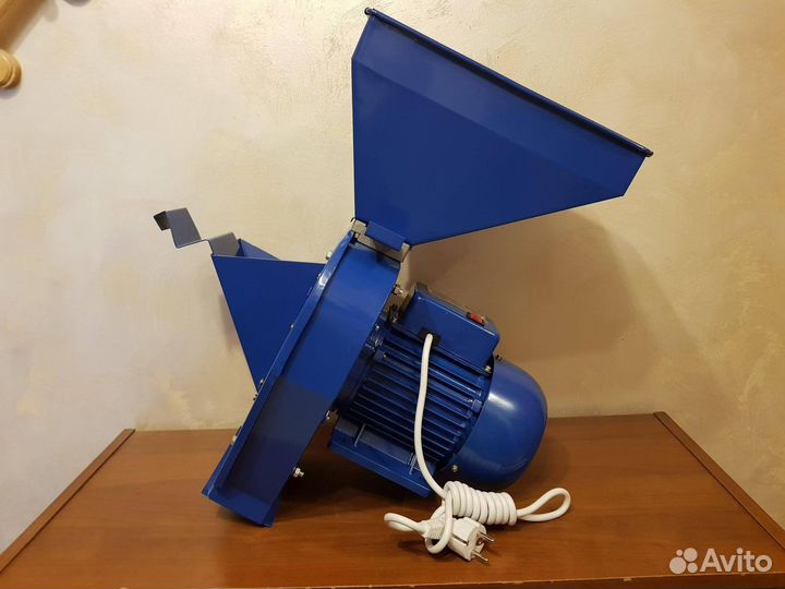 Кормоизмельчитель зернодробилка Зубр 2