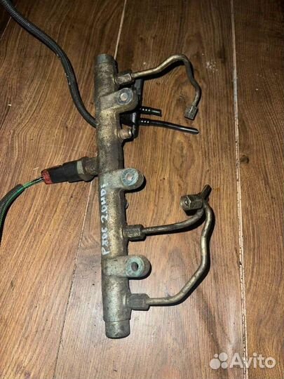 Топливная рампа peugeot 806 2.0 nn