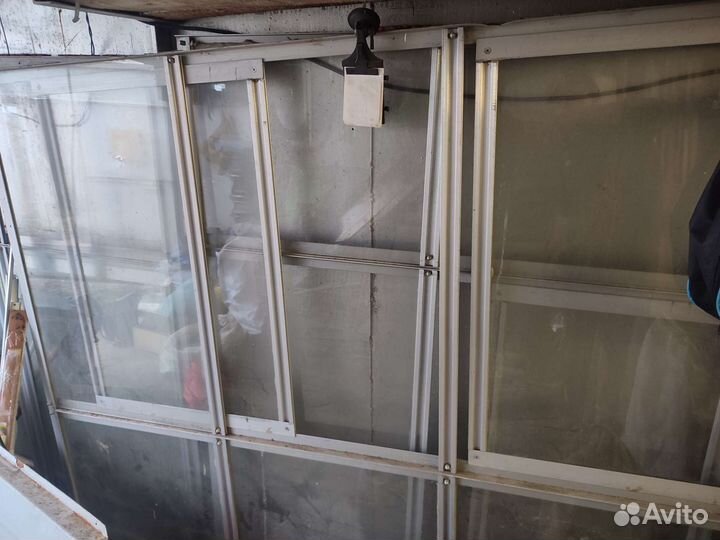 Алюминевая рама на окно