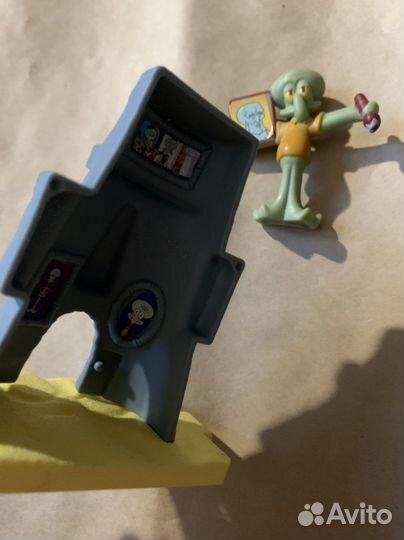 Сквидвард и его домик на подставке