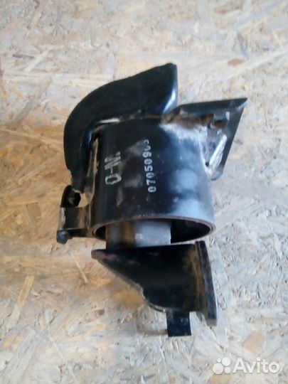 Подушка двигателя левая Hyundai Getz