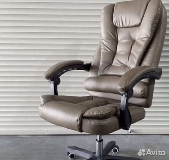 Компьютерное кресло руководителя