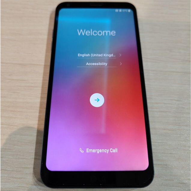 LG Q6+, 4/64 ГБ, 2 SIM
