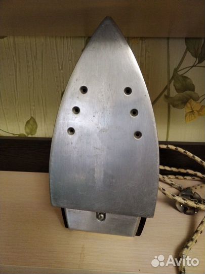 Продам электроутюг 