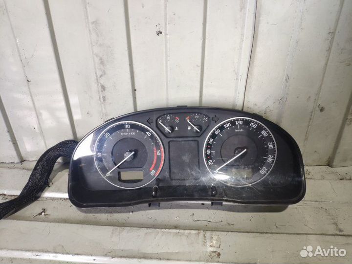 Панель приборов Щиток Skoda Superb седан