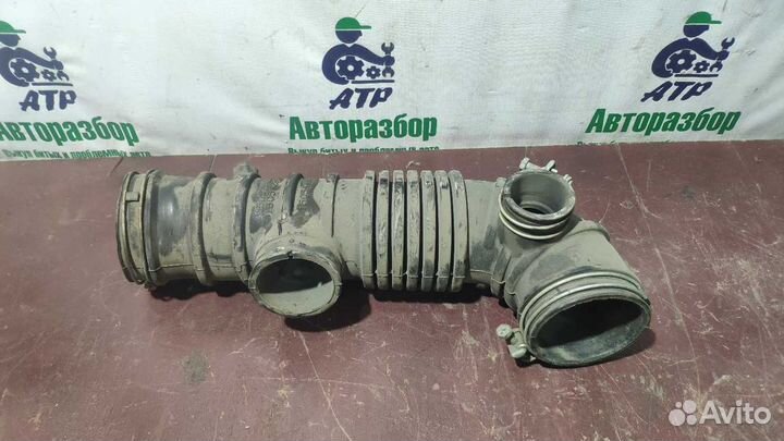 Патрубок воздушного фильтра Mitsubishi Pajero 4