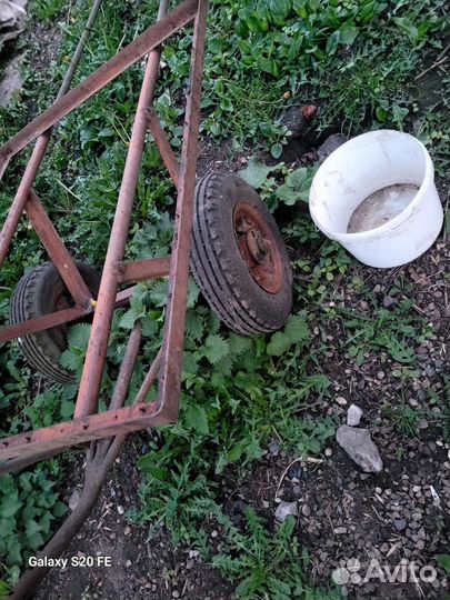 Садовая тачка двухколесная