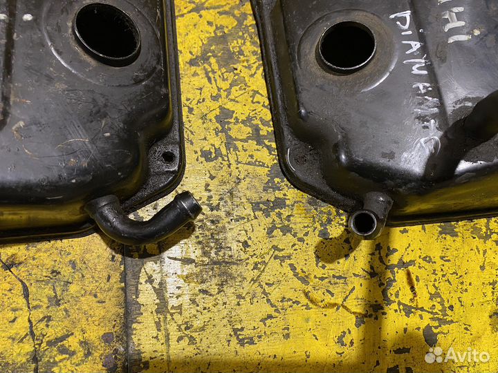 Клапанная крышка левая Mitsubishi 3.0,3.5