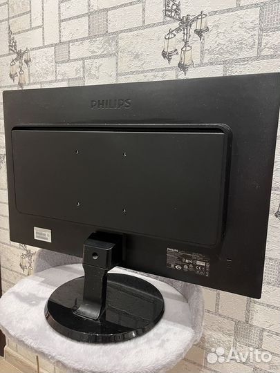 Монитор Philips 246V5L