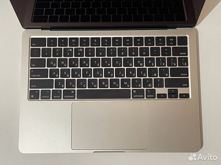 Apple macbook air 13 m2 2022