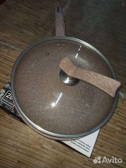 Сковорода 30 см с антипригарным покрытием