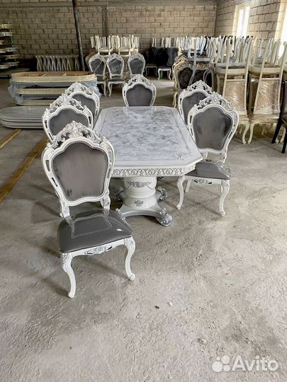 Стол и стулья