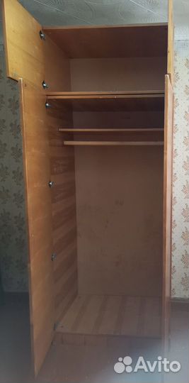 Шкаф платяной