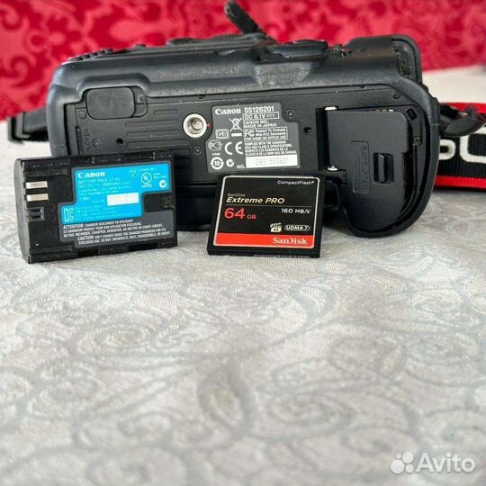 Зеркальный фотоаппарат Canon eos 5D Mark II