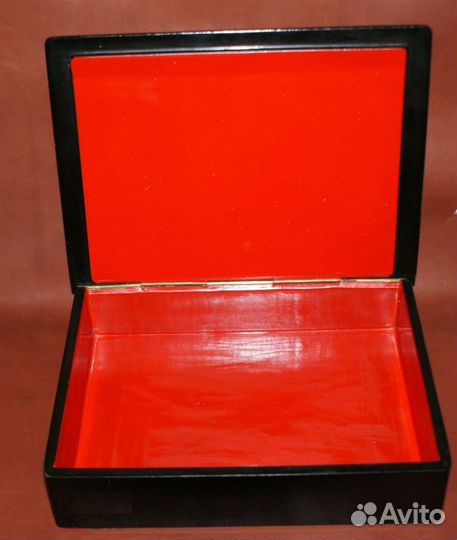 Шкатулка лаковая 