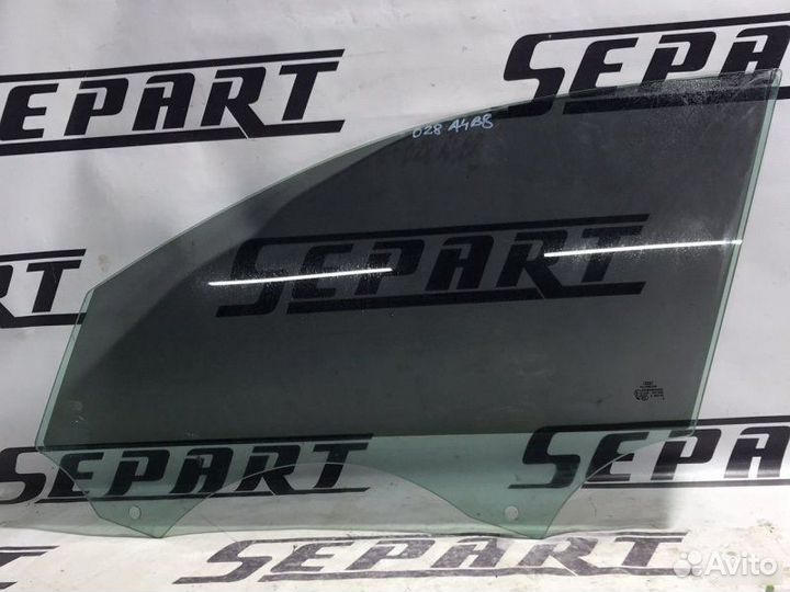 Стекло двери переднее левое Audi A4 B8