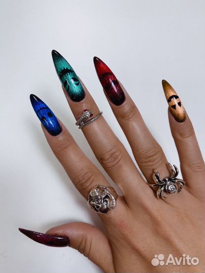 Модель на маникюр