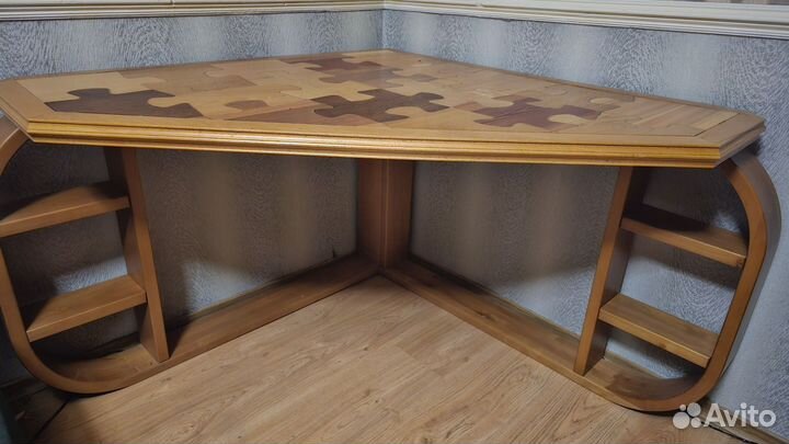 Стол из массива ценных пород