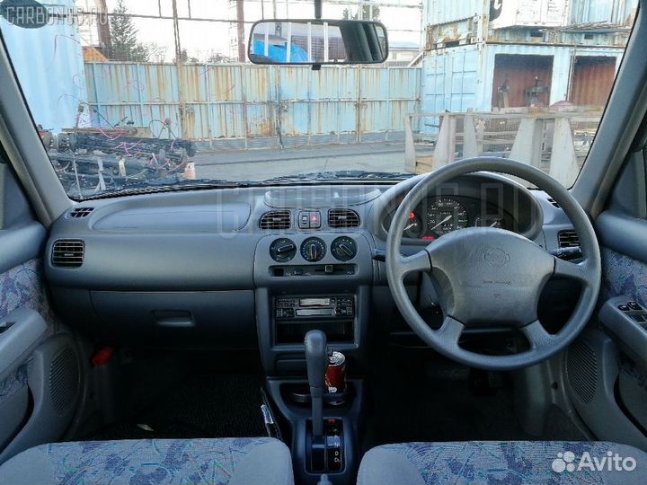 Обшивка салона Nissan March HK11