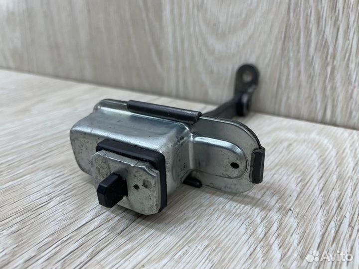 Ограничитель двери задний левый Hyundai Ix35