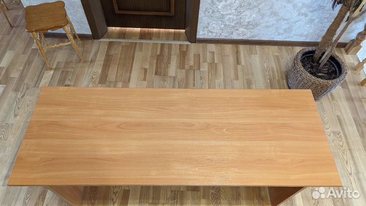 Письменный стол