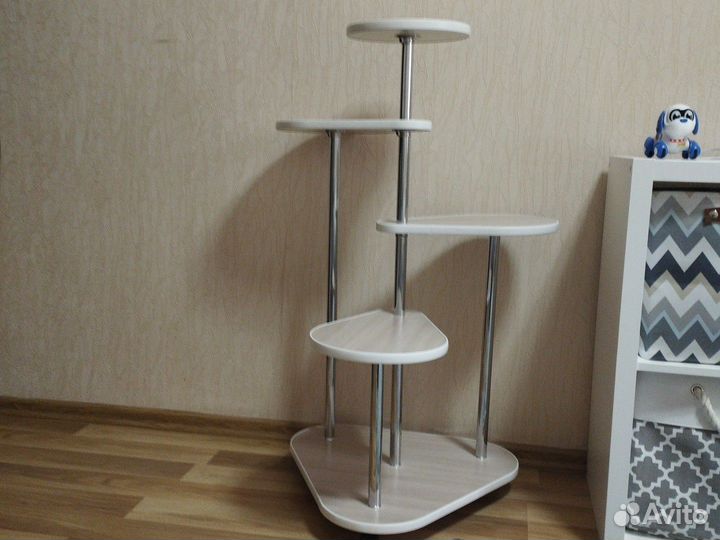 Этажерка для цветов новая