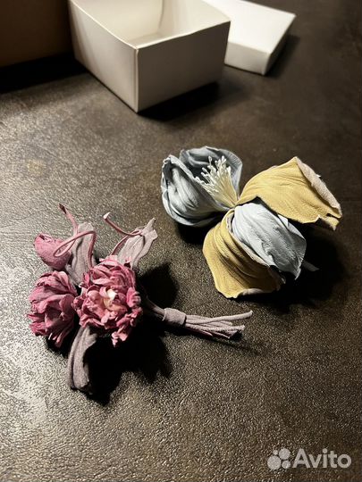 Брошь ручной работы из кожи и велюра новая