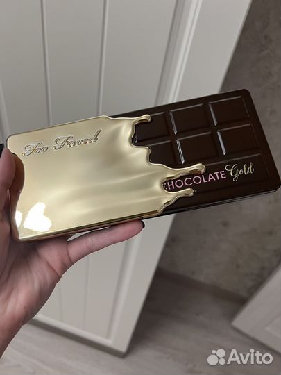 Палетка теней too faced chocolate bar gold