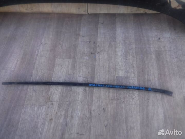 Молдинг ветрового стекла лев / прав Passat B6 2007