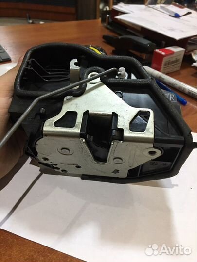 Замок двери задней правой BMW X6, X5 E71, E70