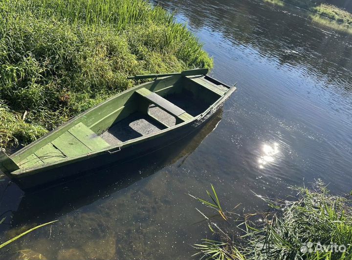 Лодка деревянная