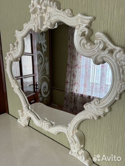 Комод с зеркалом