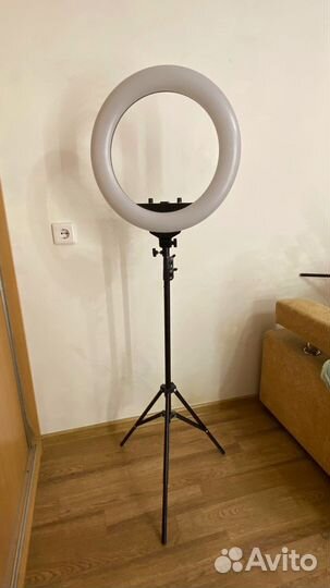 Кольцевая лампа со штативом