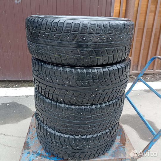 Kumho I'Zen KW22 215/60 R16