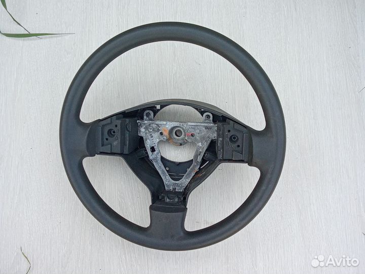 Nissan Pixo руль