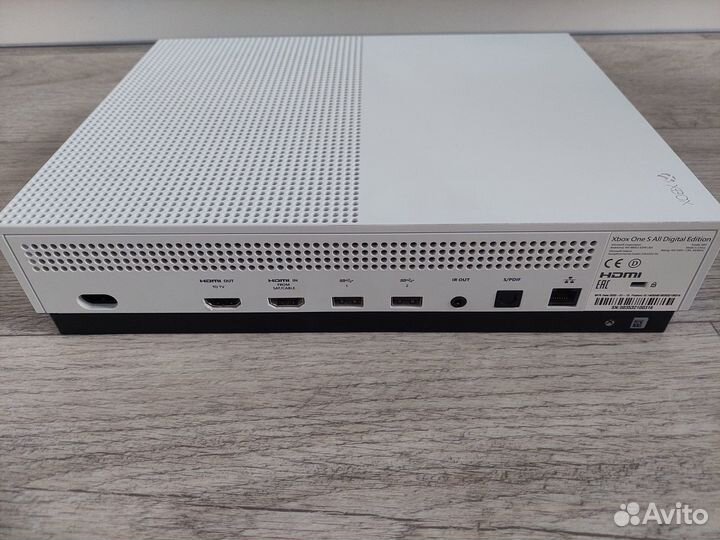 X Box One S 1Tb + куча игр