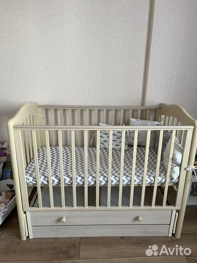 Кроватка детская + комод Гандылян